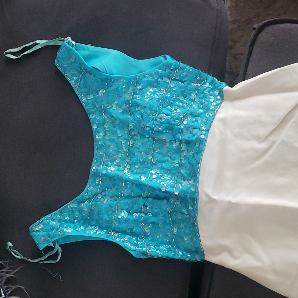 Long sleevless prom/homecoming dress